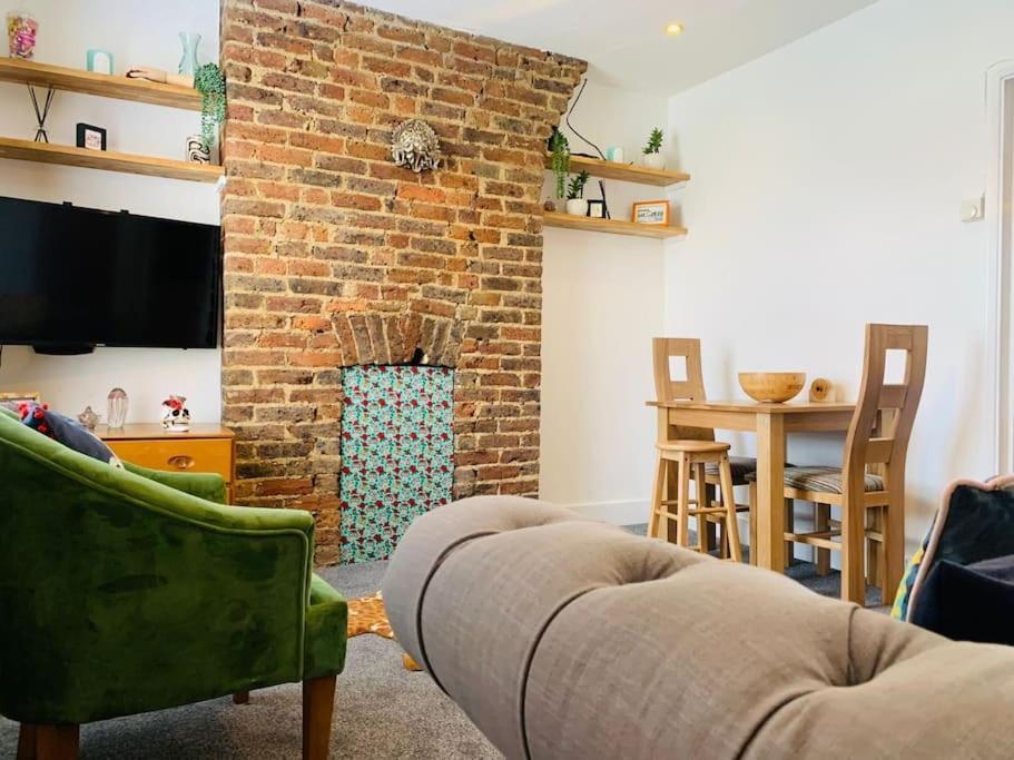 Funky 2 Bedroom Apartment In Town Centre Hastings Eksteriør bilde