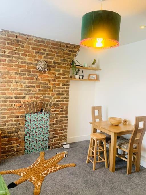 Funky 2 Bedroom Apartment In Town Centre Hastings Eksteriør bilde